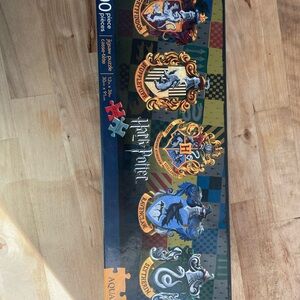 Aqua Harry Potter House Crests 1000-Piece Puzzle - Multicolor
